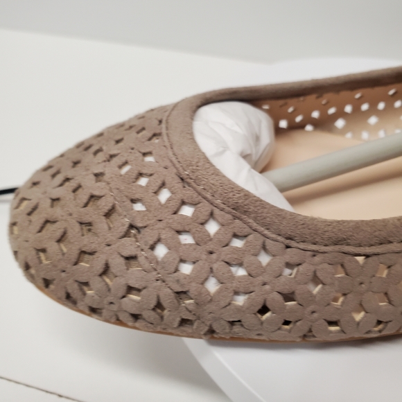Nine west round toe cut-out slip on Taupe Suede ballet flat - Picture 4 of 13